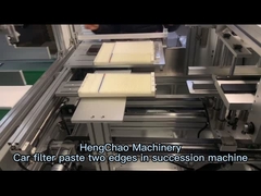 Los filtros del coche peguen dos bordes en la máquina de sucesión